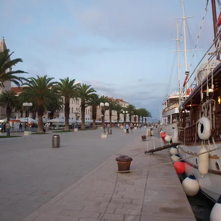 Yellow House * Trogir