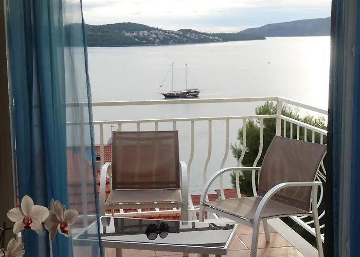 Yellow House Apartment