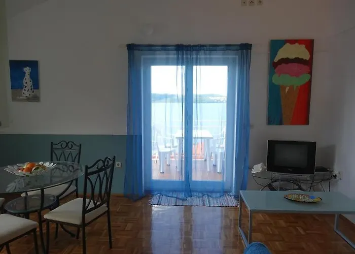 Apartment Yellow House *