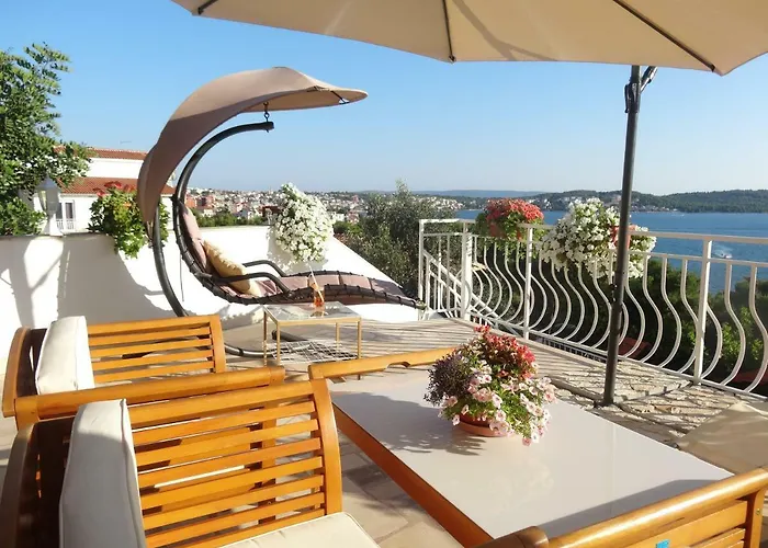 Apartment Yellow House *