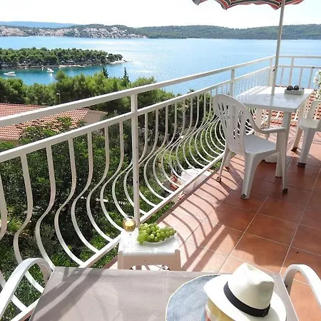 Yellow House * Τρογκίρ