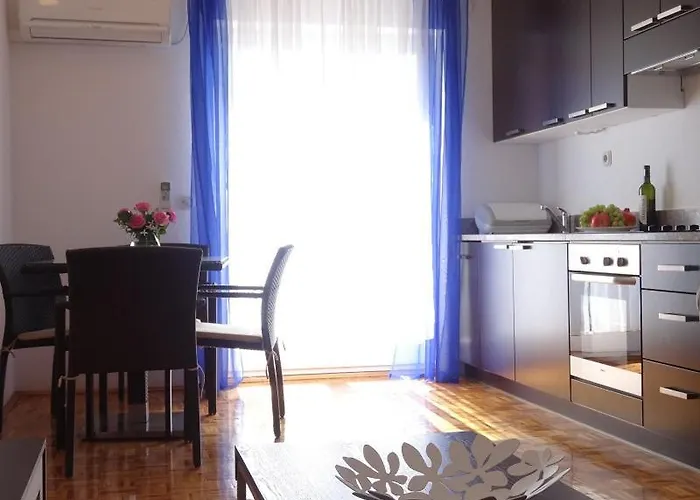 Yellow House Apartman Trogir