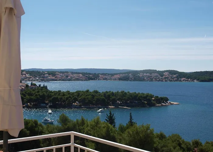 Yellow House Apartman *