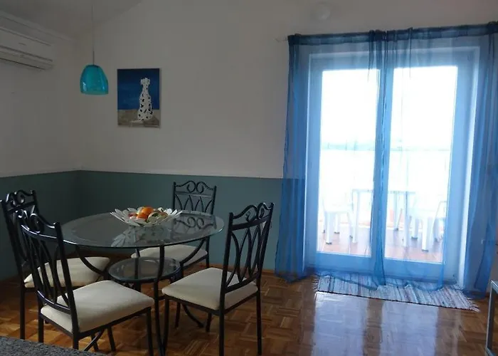 Yellow House Apartman *