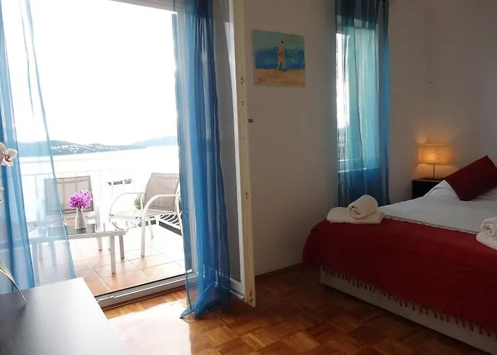 Apartman Yellow House