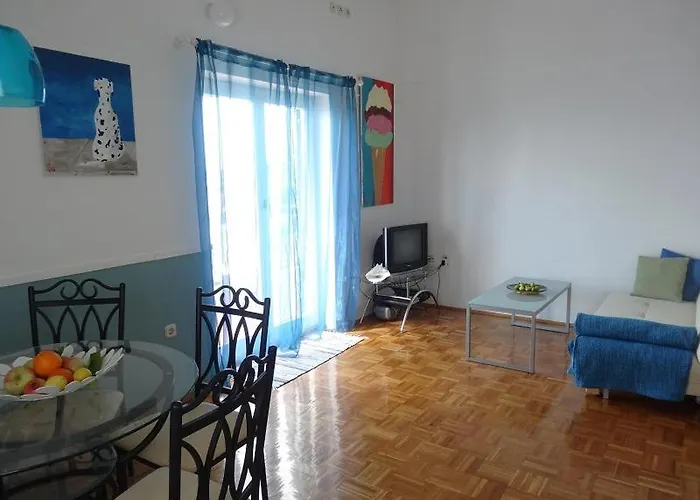 Apartman Yellow House