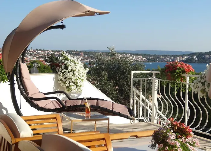 Yellow House Apartman