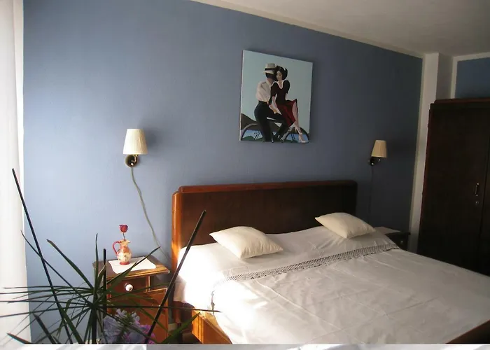 Apartman Yellow House *